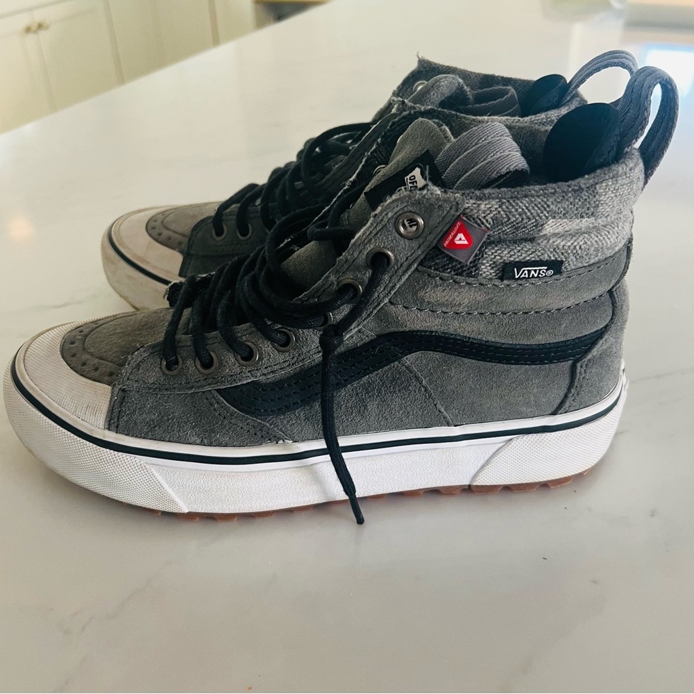 Vans MTE winter sneakers. Size men’s 6.5 women’s 8